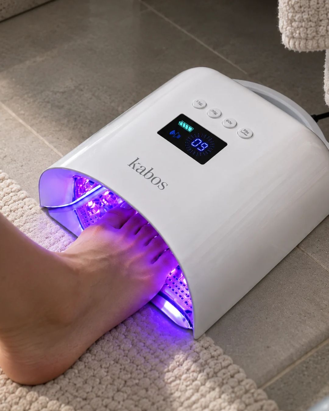 Lampa UV/LED do manicure i pedicure Kabos LumeeGo z podnoszonymi nóżkami